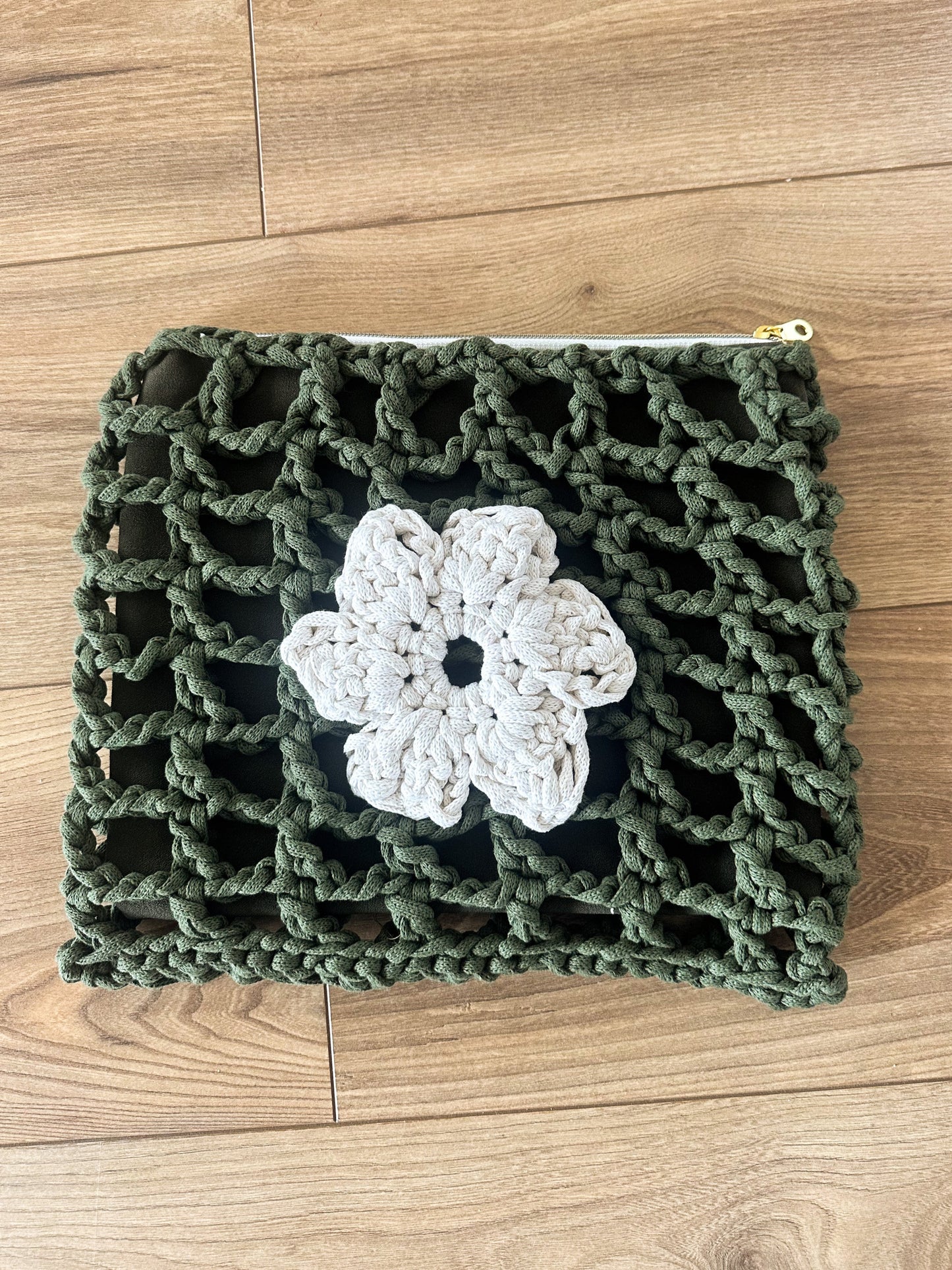 Pochette Louisa Kaki et Blanche